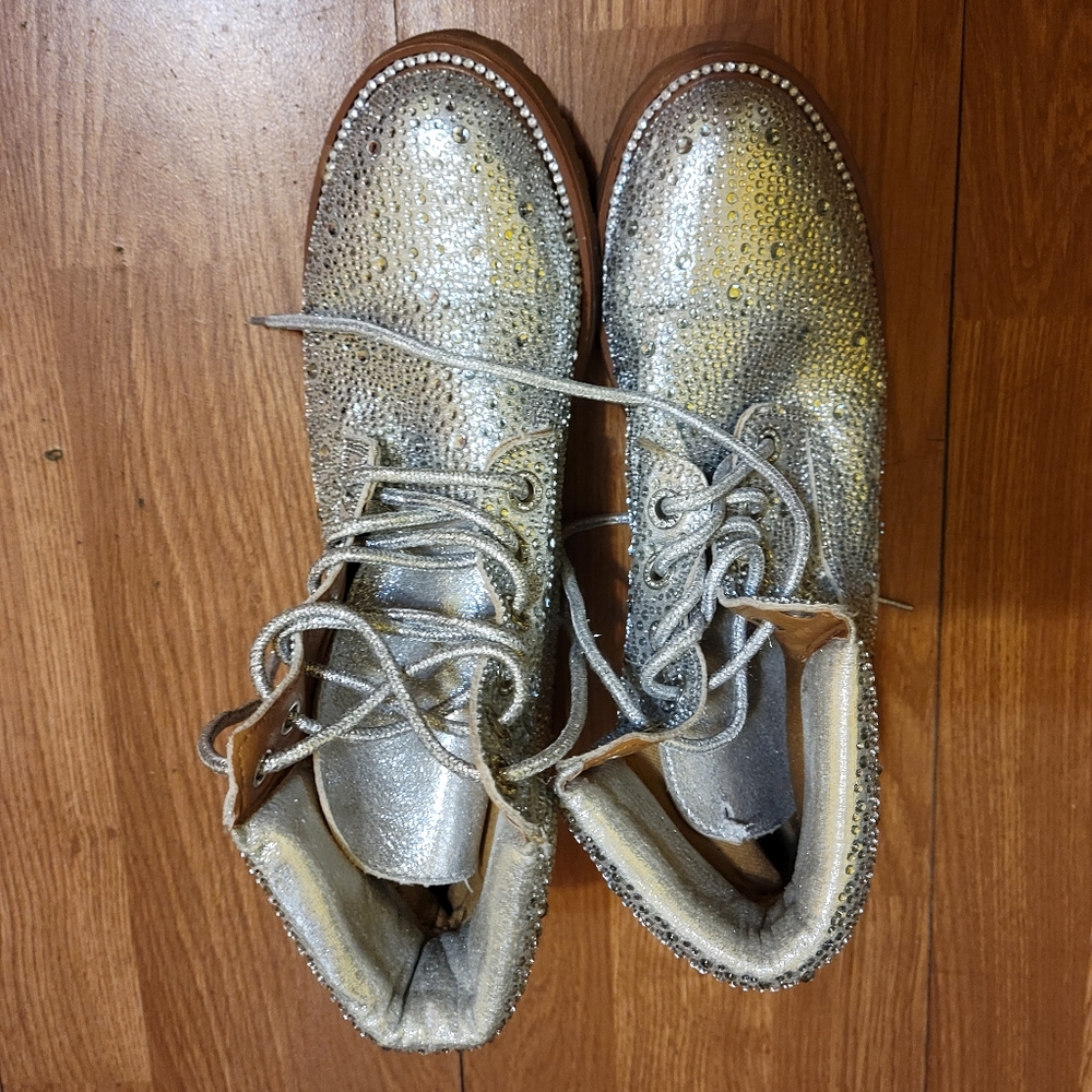 Shoe
